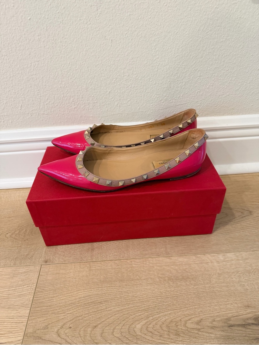 Valentino Garavani Hot Pink Patent Leather Rockstud Pointed Flats